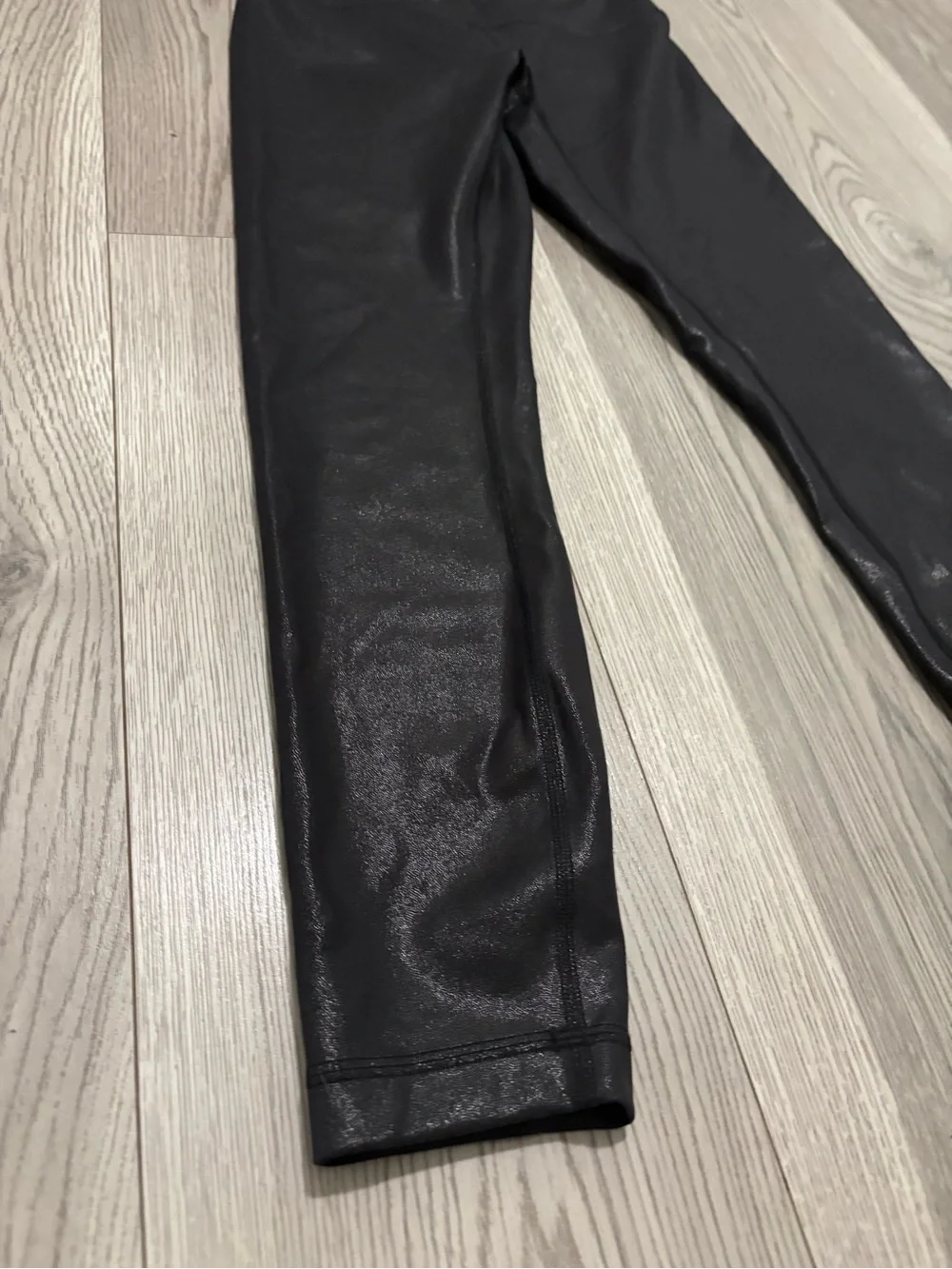Lululemon Black Luxe Shine Leggings Size 6